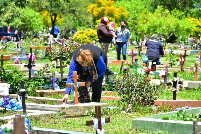Gran concurrencia a los cementerios en el Día de los Fieles Difuntos ...