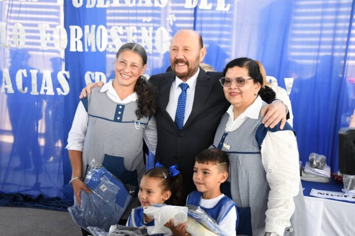 Insfran saludó en su día a las maestras jardineras