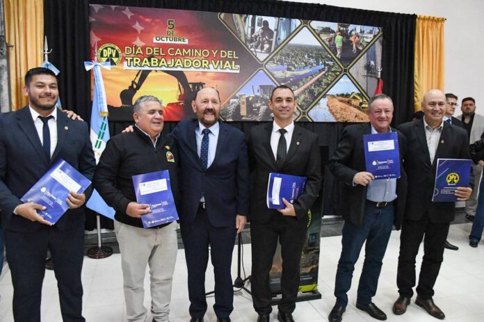 Insfrán encabezó el acto por el Día del Camino y del Trabajador Vial (3)
